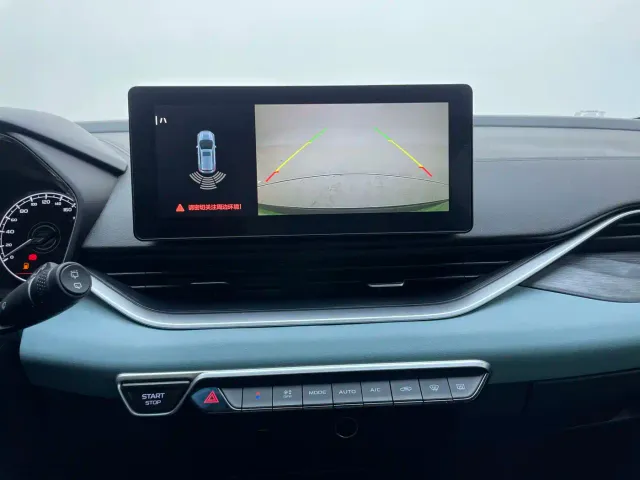 Geely Emgrand S — Фото автомобиля 10