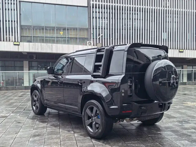Land Rover Defender — Фото автомобиля 16
