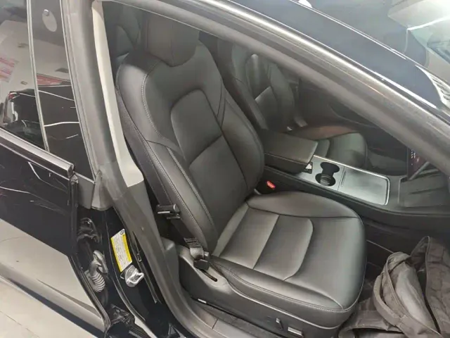 Tesla Model 3 — Фото автомобиля 24