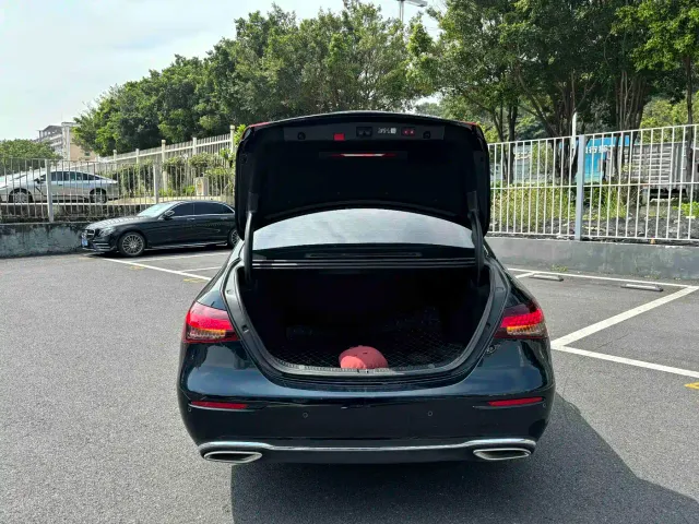 Mercedes-Benz E-Class — Фото автомобиля 7