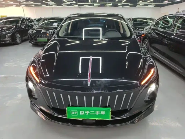 Hongqi E-QM5 — Фото автомобиля 2