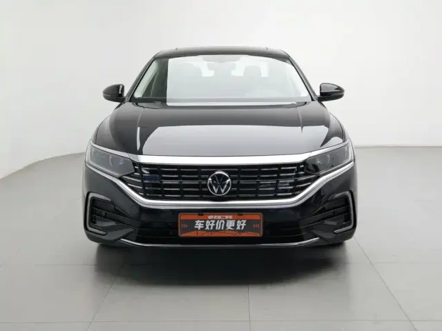 Volkswagen Passat — Фото автомобиля 3
