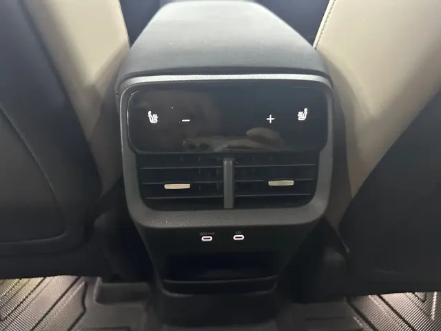 Volvo XC70 Plug-in Hybrid — Фото автомобиля 22