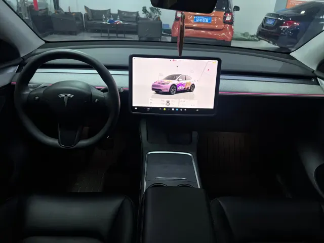 Tesla Model Y — Фото автомобиля 8
