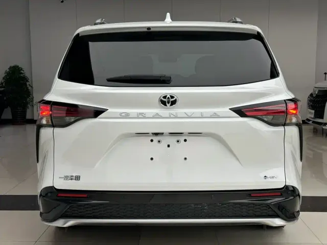 Toyota Granvia — Фото автомобиля 19