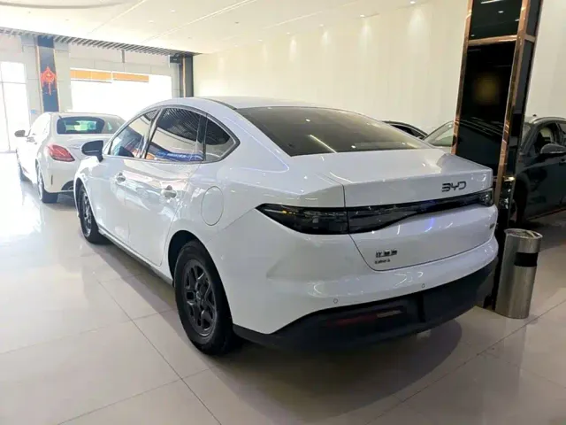 BYD Seal 05 DM-i — Фото автомобиля 4