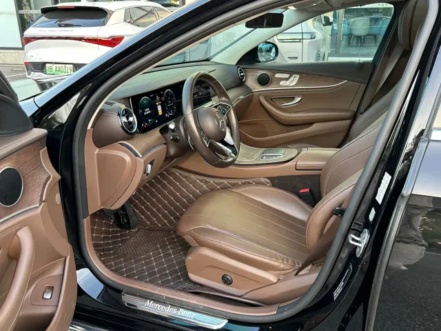 Mercedes-Benz E-Class — Фото автомобиля 11