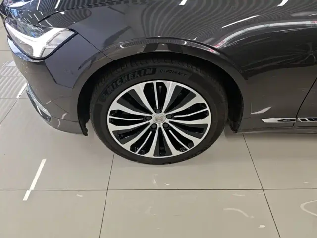 Volvo S90 — Фото автомобиля 22