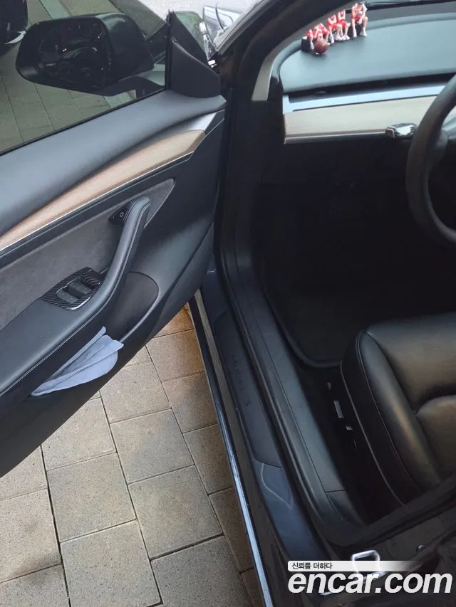Tesla Model 3 — Фото автомобиля 10