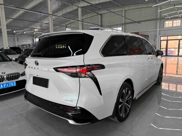 Toyota Granvia — Фото автомобиля 4