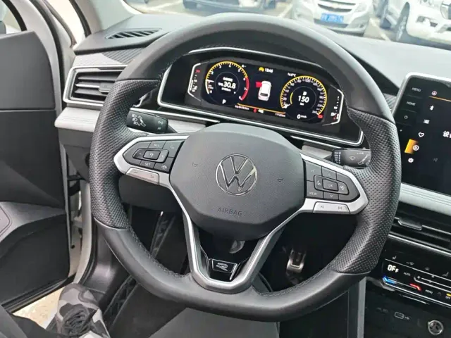 Volkswagen Tiguan L — Фото автомобиля 15