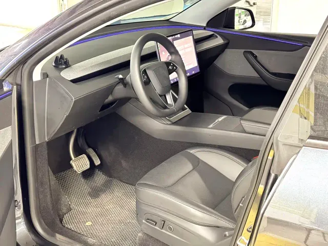 Tesla Model Y — Фото автомобиля 5