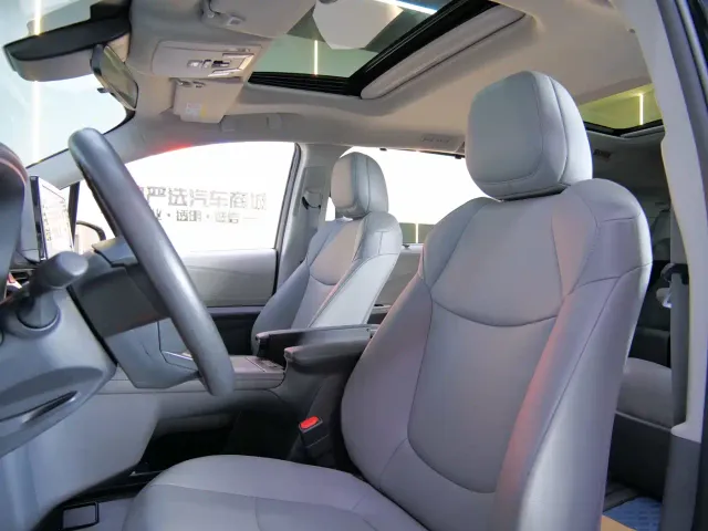 Toyota Granvia — Фото автомобиля 11