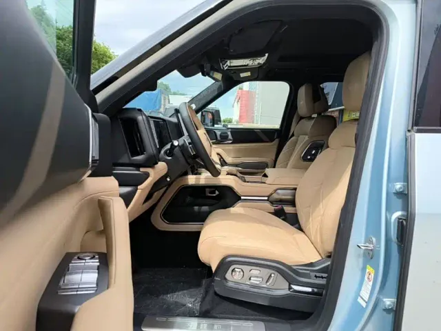 BYD FangChengBao Leopard 8 — Фото автомобиля 15