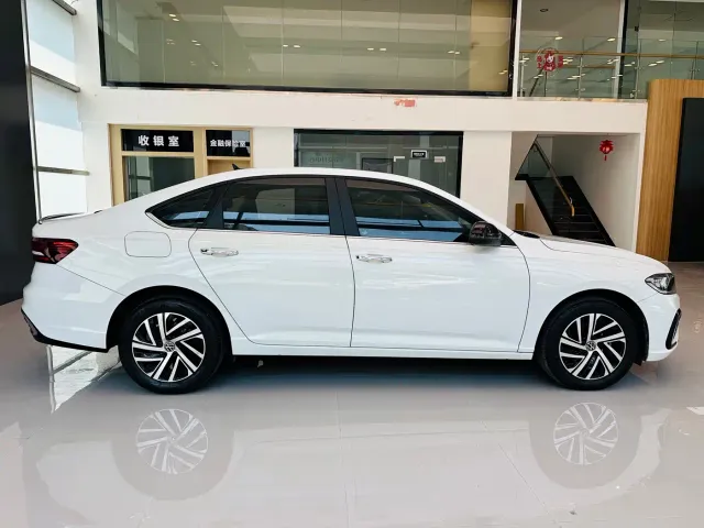 Volkswagen Lavida — Фото автомобиля 6