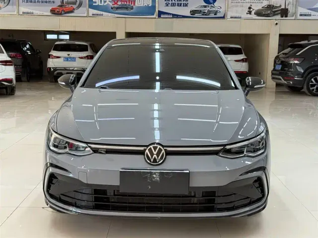 Volkswagen Golf — Фото автомобиля 2