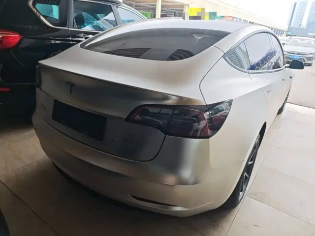 Tesla Model 3 — Фото автомобиля 6