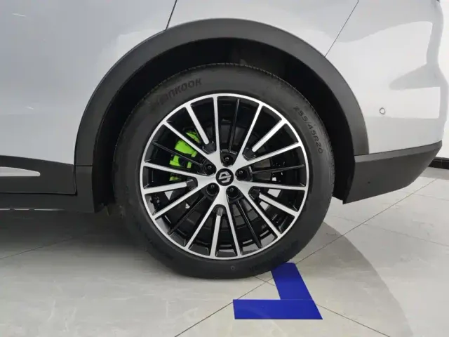 Leapmotor C11 — Фото автомобиля 6