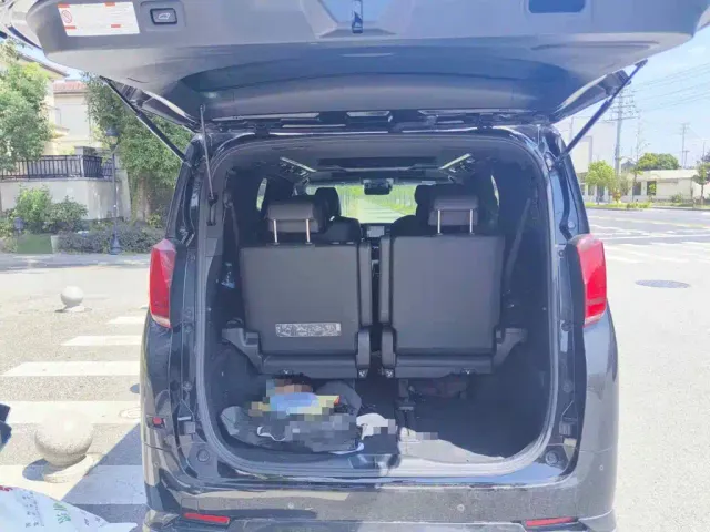 Toyota Alphard — Фото автомобиля 5