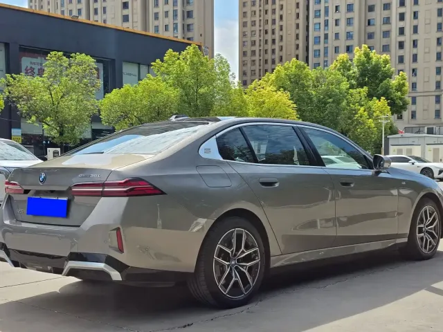 BMW i5 — Фото автомобиля 26