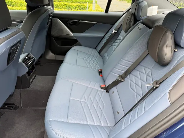 BMW i5 — Фото автомобиля 7
