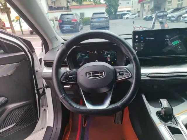 Geely Emgrand L — Фото автомобиля 2