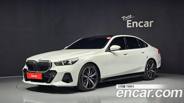 Фотография автомобиля — BMW 5 Series