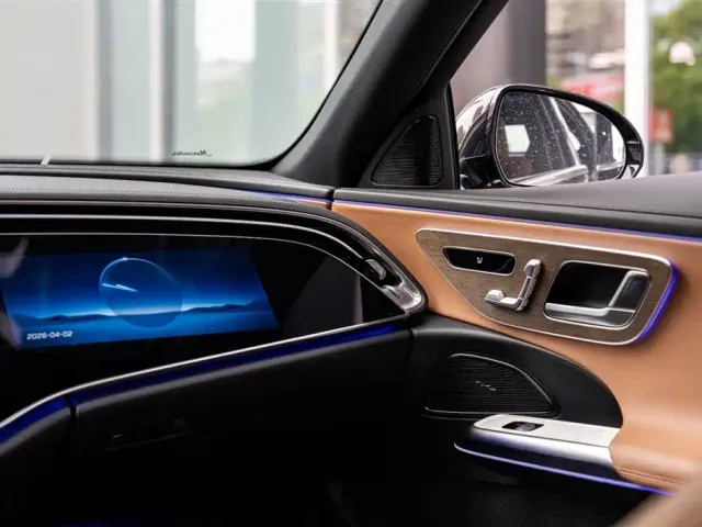 Mercedes-Benz E-Class — Фото автомобиля 16