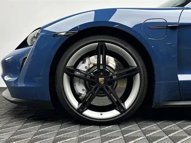 Porsche Taycan — Фото автомобиля 7