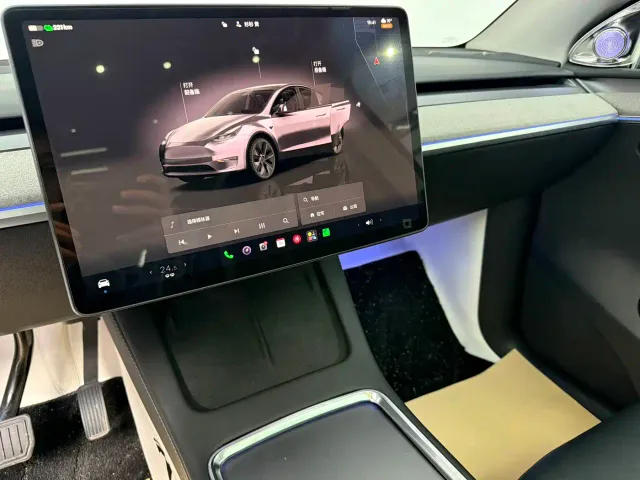 Tesla Model Y — Фото автомобиля 8