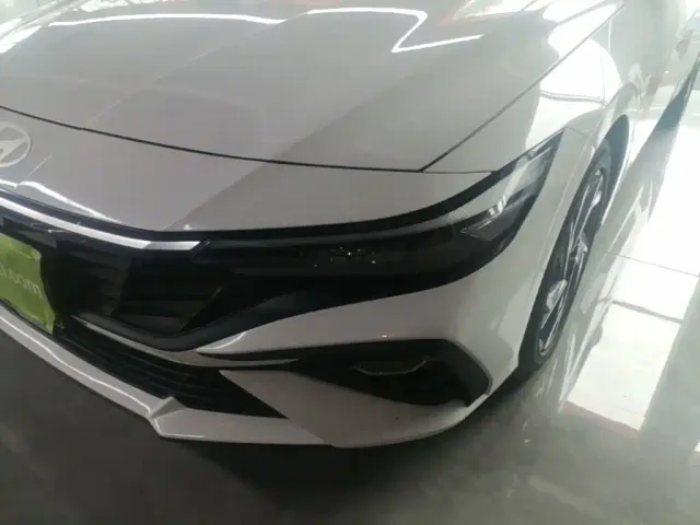 Hyundai Elantra — Фото автомобиля 23