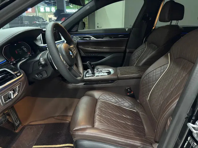 BMW 7 Series — Фото автомобиля 11