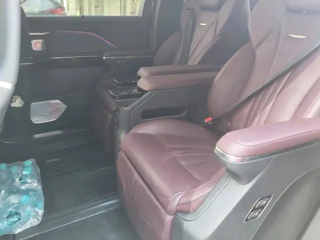 Hongqi Hongqi HQ9 2023 2.0T Smart Connect Flag Smooth Edition — Фото автомобиля 11