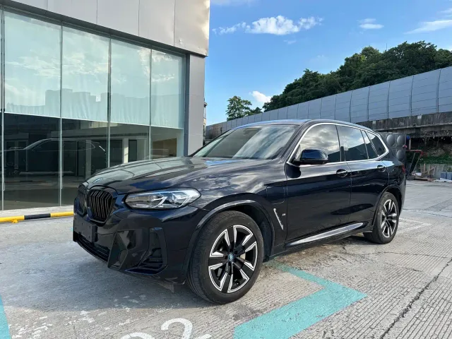 Фотография автомобиля — BMW iX3