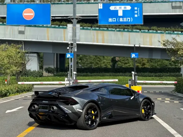 Lamborghini Huracan — Фото автомобиля 7