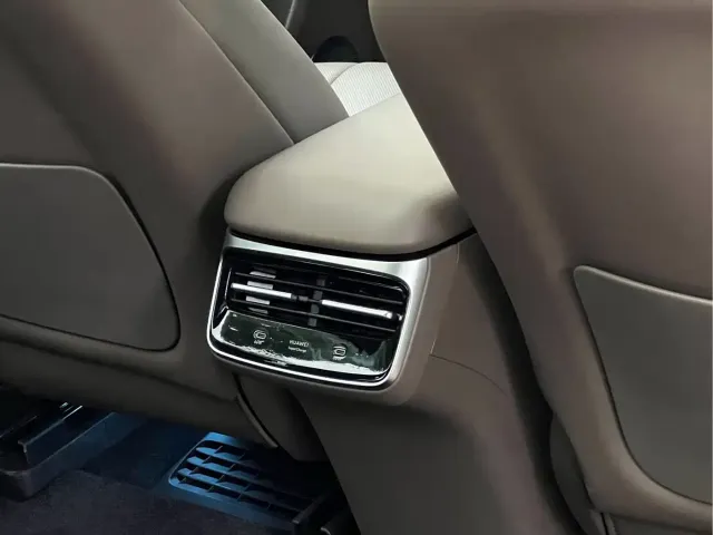 Zhijie Luxeed R7 2026 Range Extender Max — Фото автомобиля 22