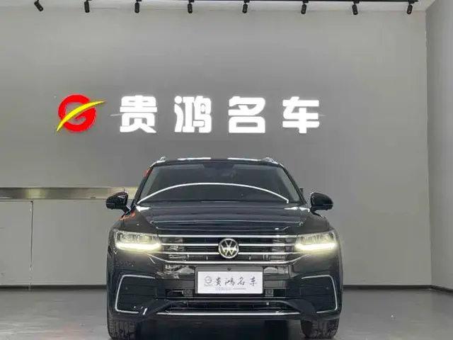 Фотография автомобиля — Volkswagen Tiguan L