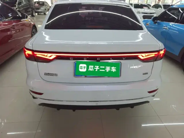 Geely Emgrand — Фото автомобиля 3