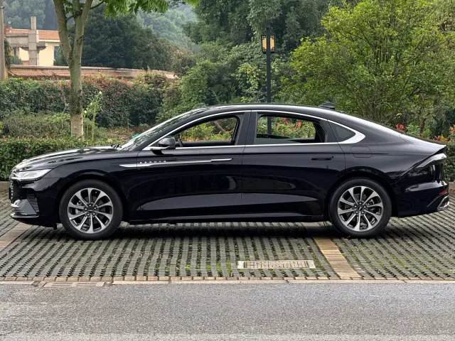 Lincoln Z — Фото автомобиля 7