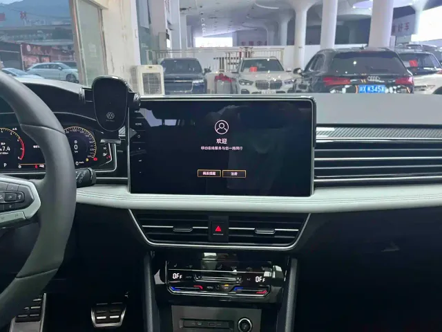 Volkswagen Tiguan L — Фото автомобиля 5