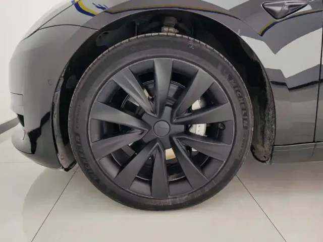 Tesla Model 3 — Фото автомобиля 6