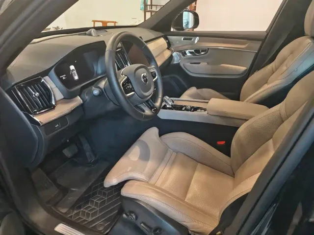 Volvo XC90 — Фото автомобиля 4