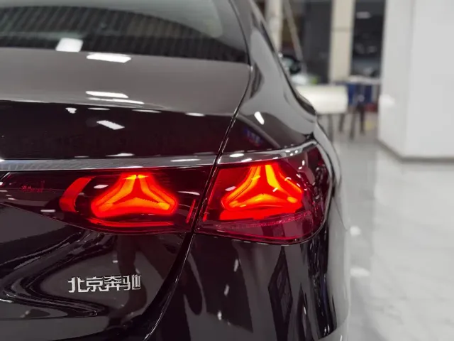 Mercedes-Benz E-Class — Фото автомобиля 8