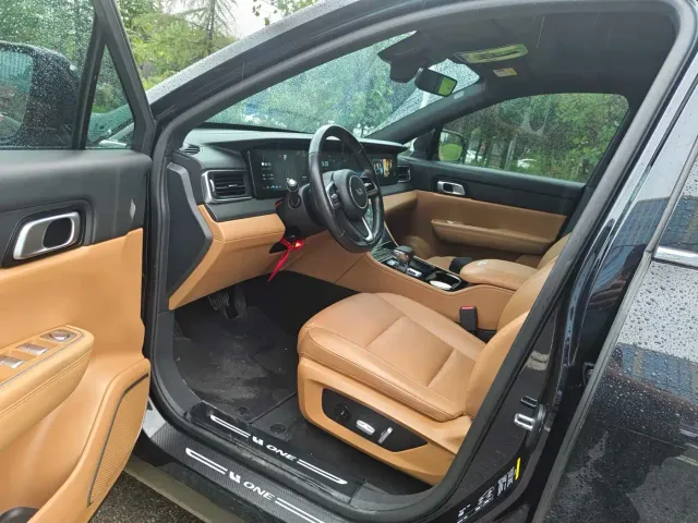 Li Auto ONE — Фото автомобиля 4