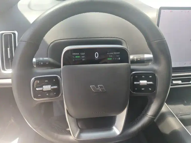 Li Auto L8 — Фото автомобиля 11