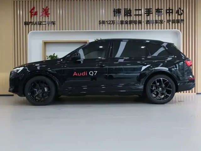Audi Audi Q7 2024 45 TFSI quattro S line Black Warrior — Фото автомобиля 2
