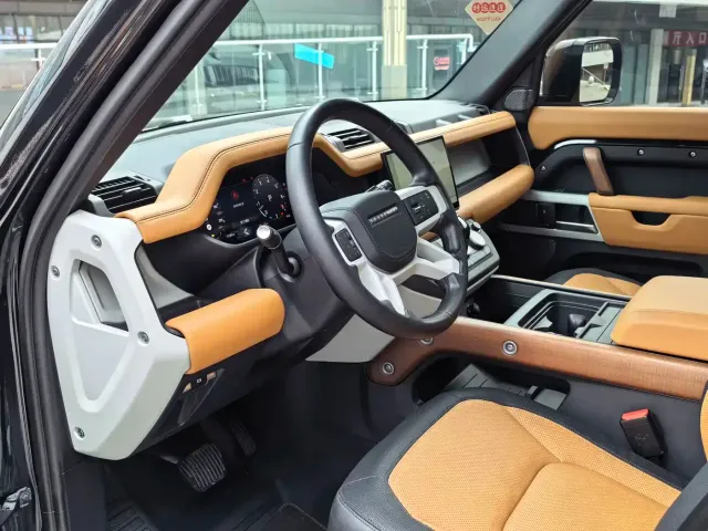 Land Rover Defender — Фото автомобиля 6