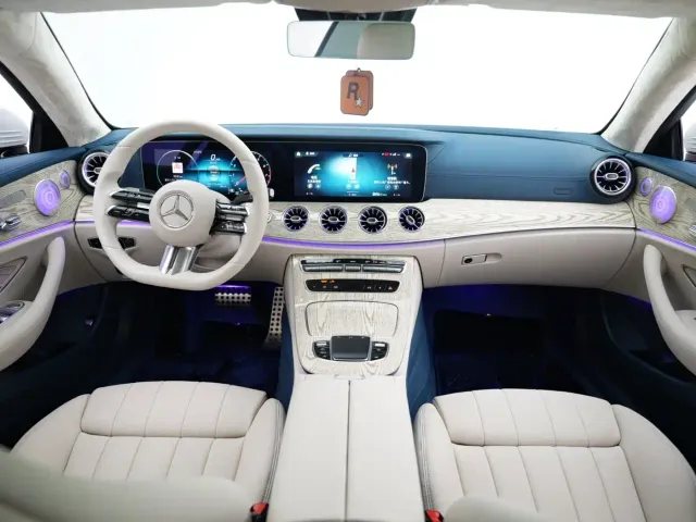 Mercedes-Benz E-Class — Фото автомобиля 2