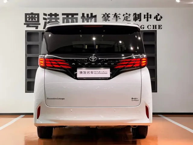 Toyota Alphard — Фото автомобиля 6