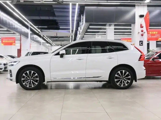 Volvo XC60 — Фото автомобиля 3